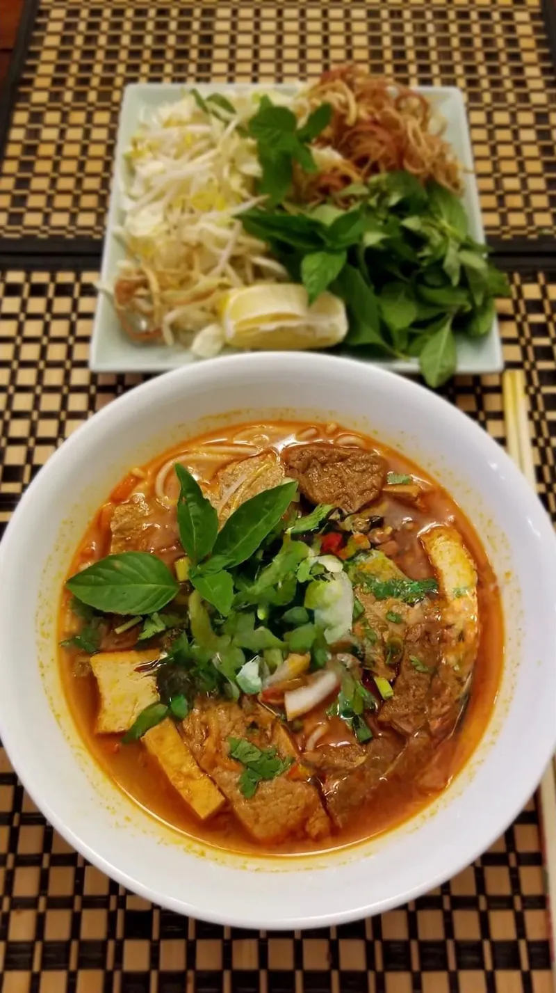 Spring Rolls Salad Noodles<br />
